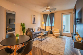 Chic 1BR Kierland Commons, TPC Golf, Pool, Gym, W-D